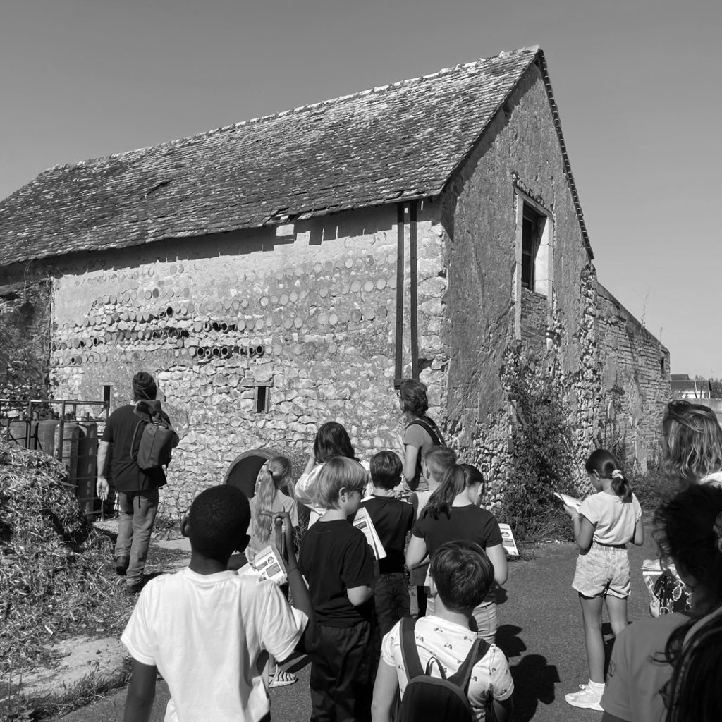 La veille des Journées européennes du Patrimoine, le CAUE de la Sarthe organise une journée spéciale dédiée aux scolaires : Bonnétable à petits pas - À la découverte du patrimoine sarthois.